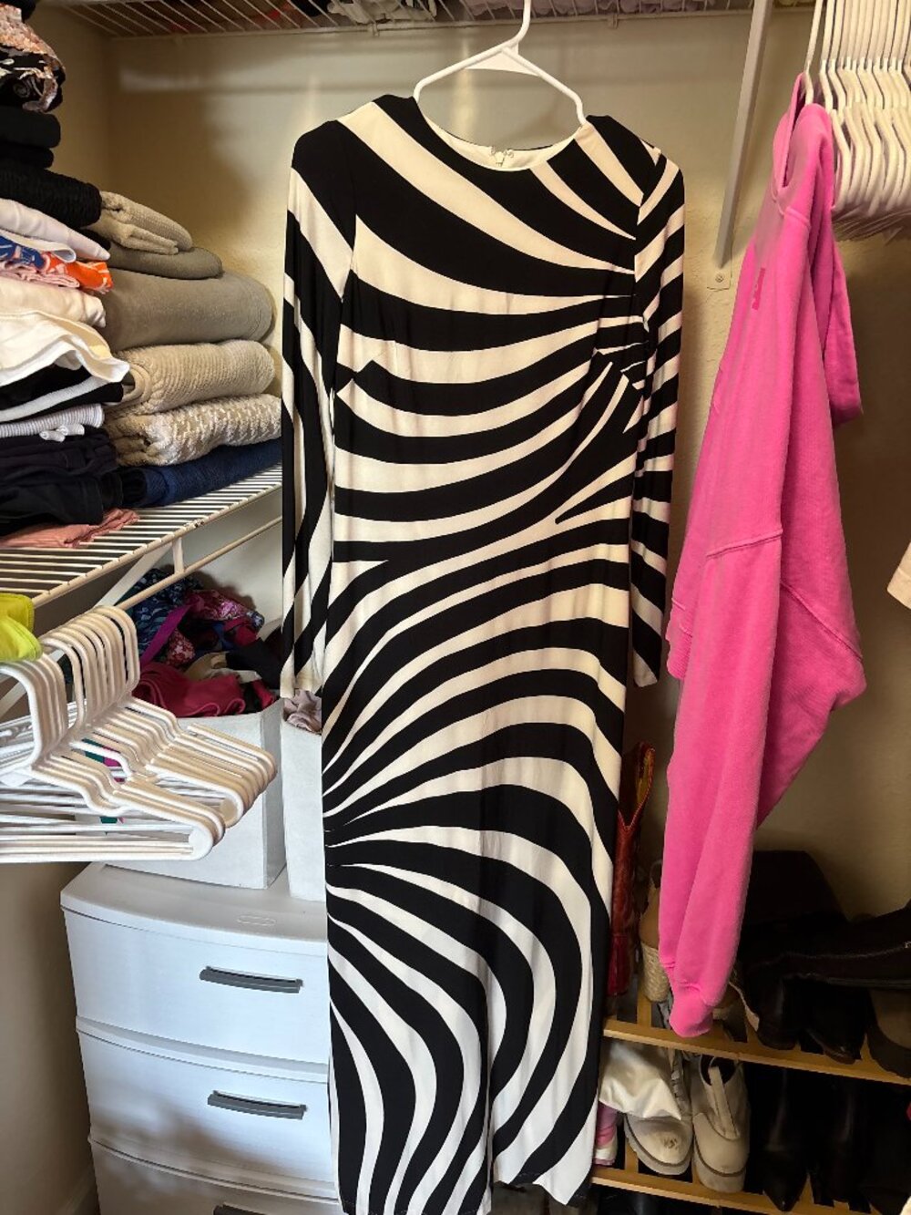 Donna Morgan size 2 dramatic white and black dress